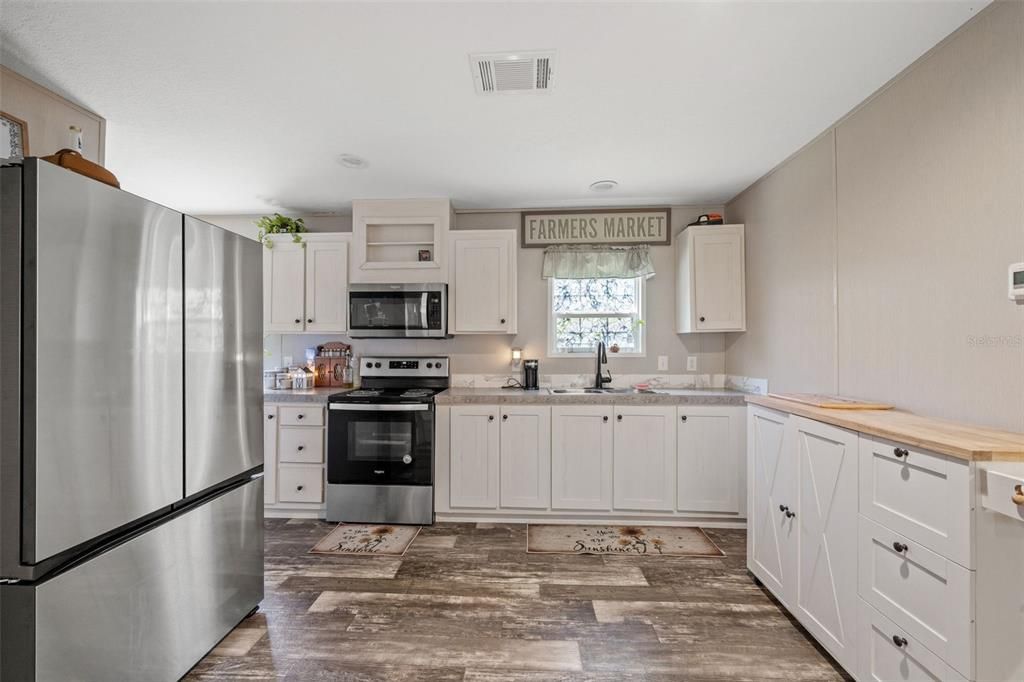 For Sale: $220,000 (3 beds, 2 baths, 920 Square Feet)