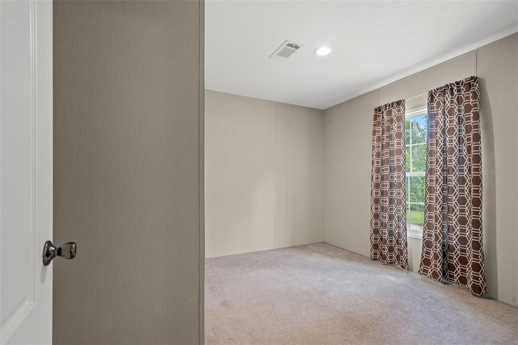 For Sale: $220,000 (3 beds, 2 baths, 920 Square Feet)