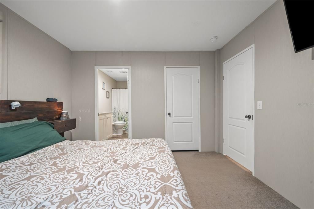 For Sale: $220,000 (3 beds, 2 baths, 920 Square Feet)