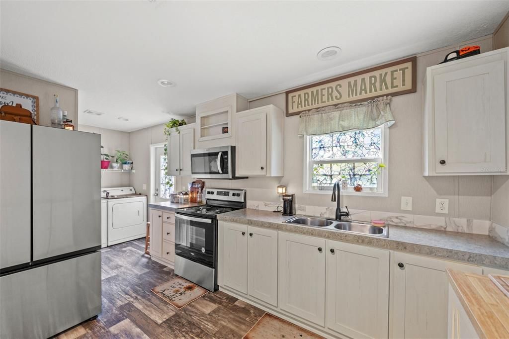 For Sale: $220,000 (3 beds, 2 baths, 920 Square Feet)