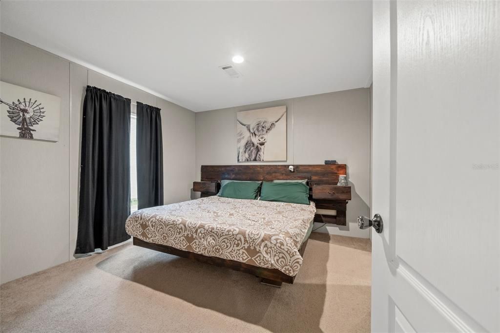 For Sale: $220,000 (3 beds, 2 baths, 920 Square Feet)