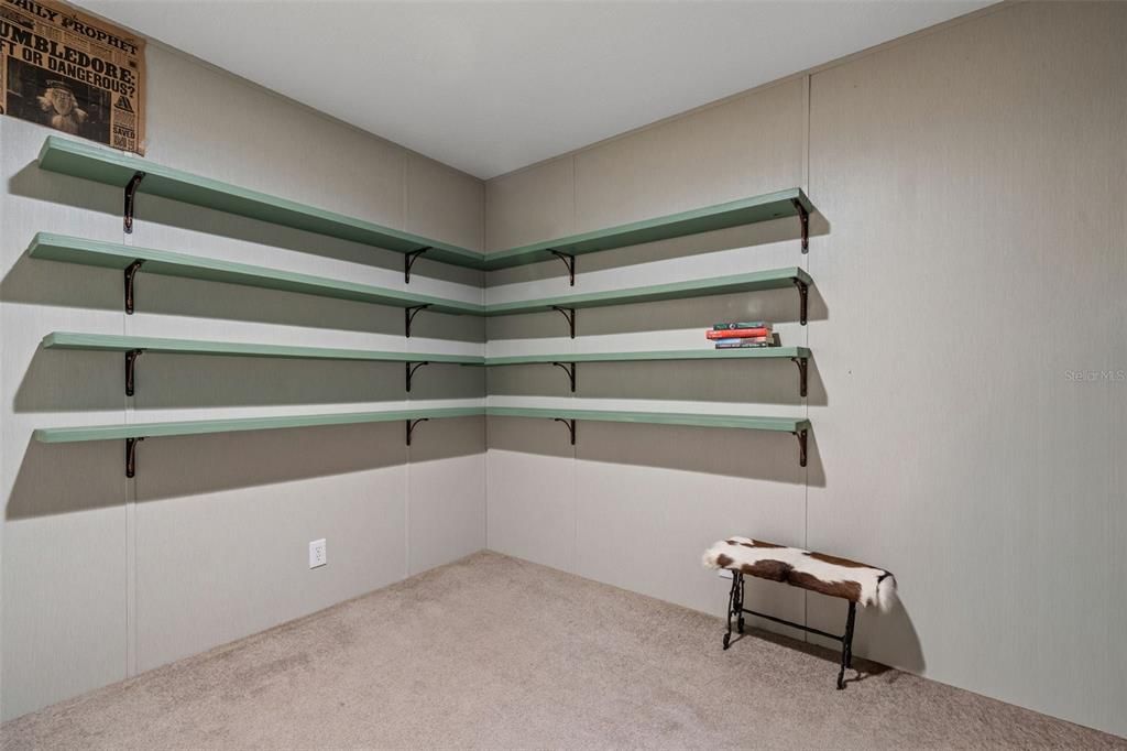 For Sale: $220,000 (3 beds, 2 baths, 920 Square Feet)