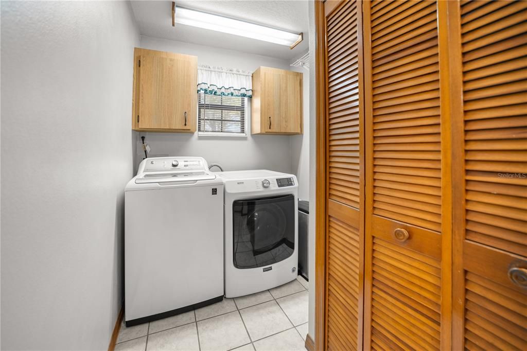 Active With Contract: $648,000 (3 beds, 2 baths, 2406 Square Feet)