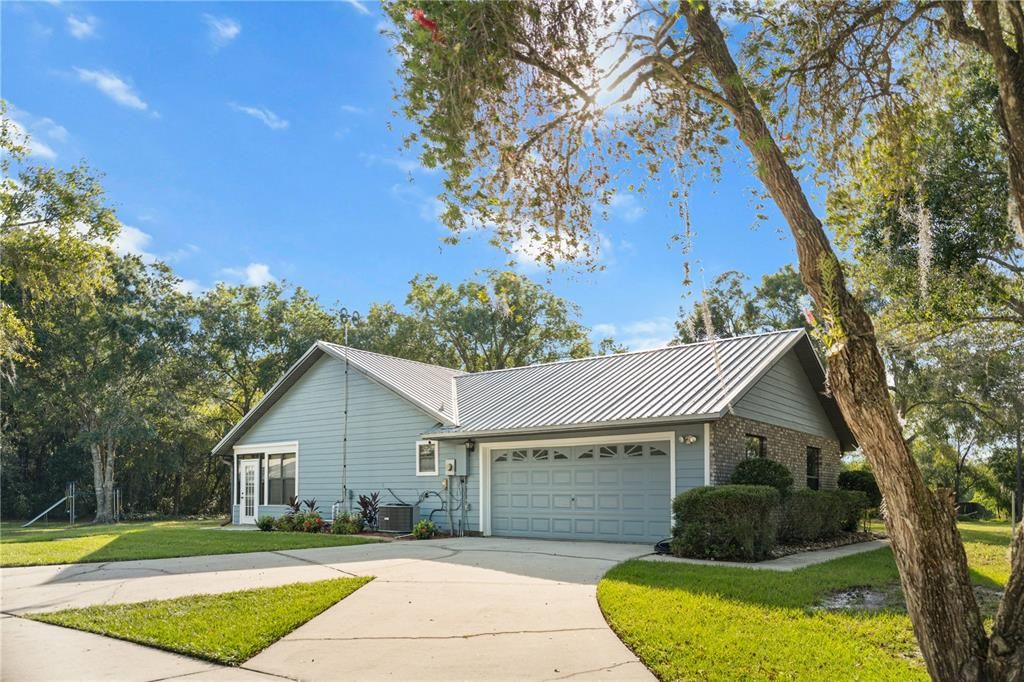 Active With Contract: $648,000 (3 beds, 2 baths, 2406 Square Feet)