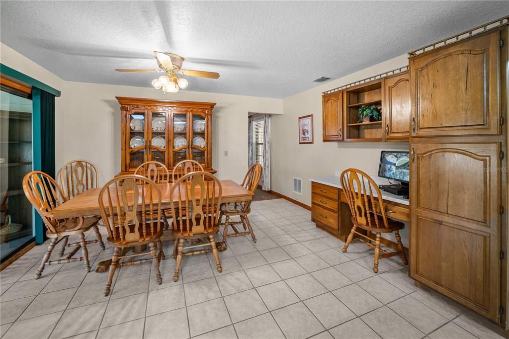 Active With Contract: $648,000 (3 beds, 2 baths, 2406 Square Feet)