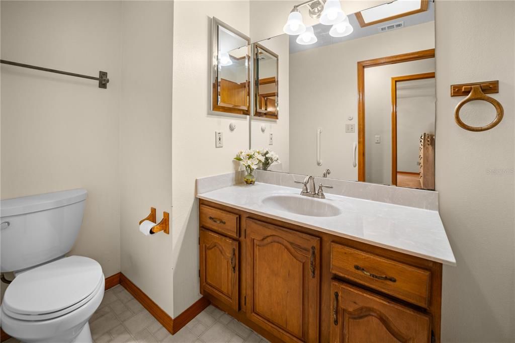 Active With Contract: $648,000 (3 beds, 2 baths, 2406 Square Feet)