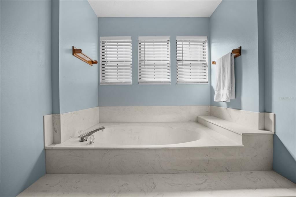 Active With Contract: $648,000 (3 beds, 2 baths, 2406 Square Feet)