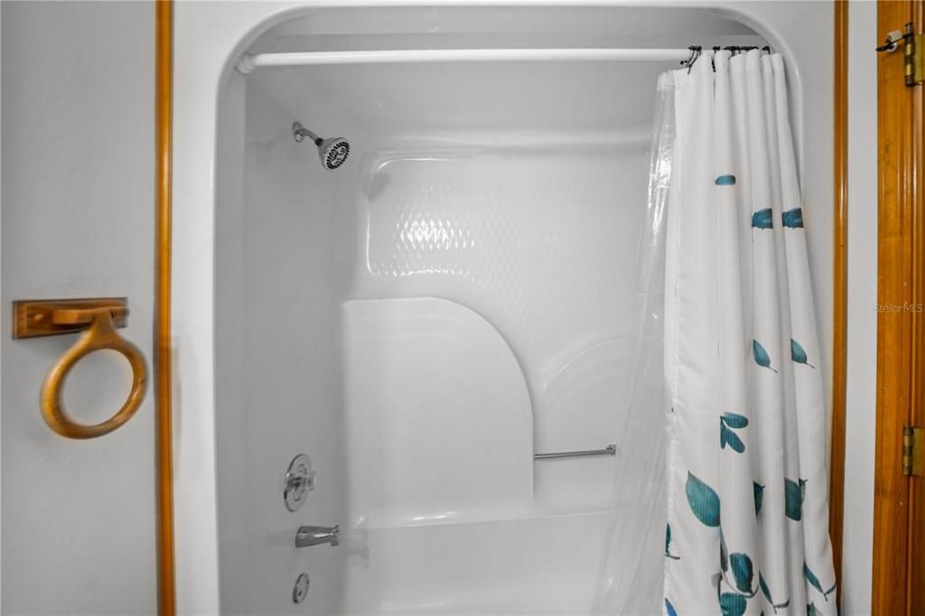 Active With Contract: $648,000 (3 beds, 2 baths, 2406 Square Feet)