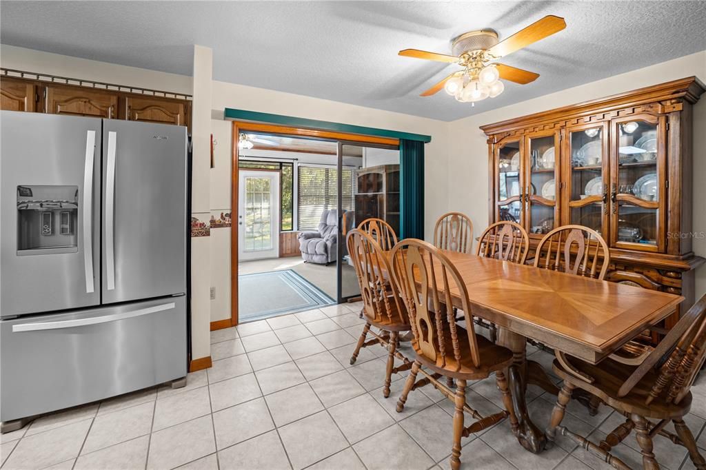 Active With Contract: $648,000 (3 beds, 2 baths, 2406 Square Feet)