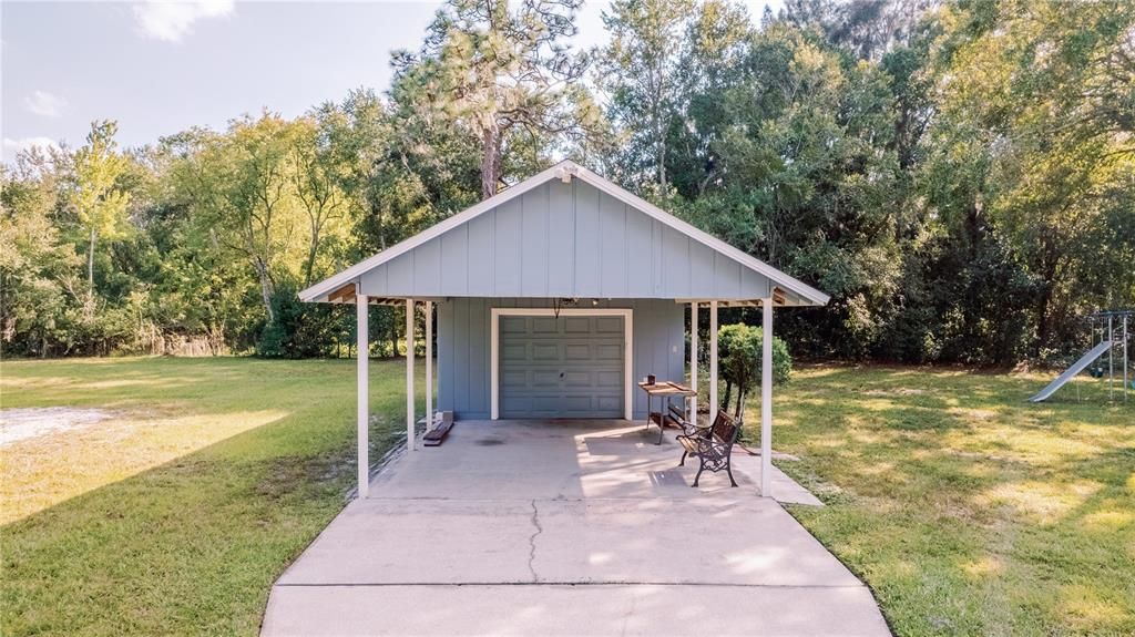 Active With Contract: $648,000 (3 beds, 2 baths, 2406 Square Feet)