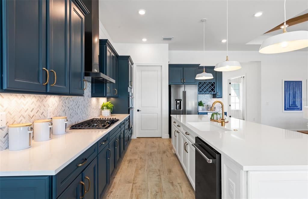 Active With Contract: $900,000 (3 beds, 3 baths, 2483 Square Feet)