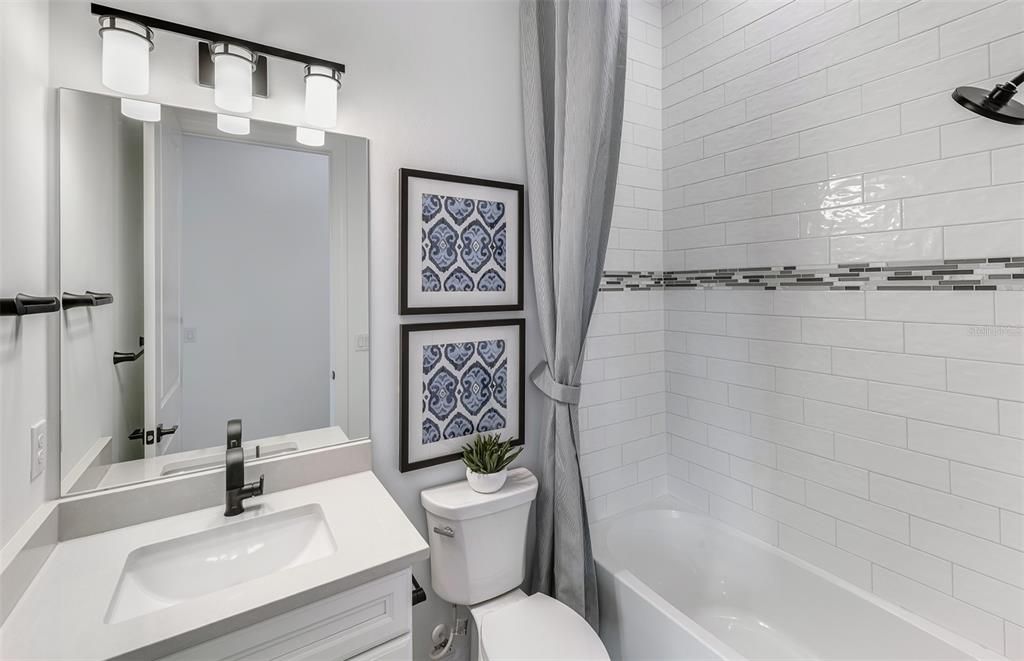 Active With Contract: $900,000 (3 beds, 3 baths, 2483 Square Feet)