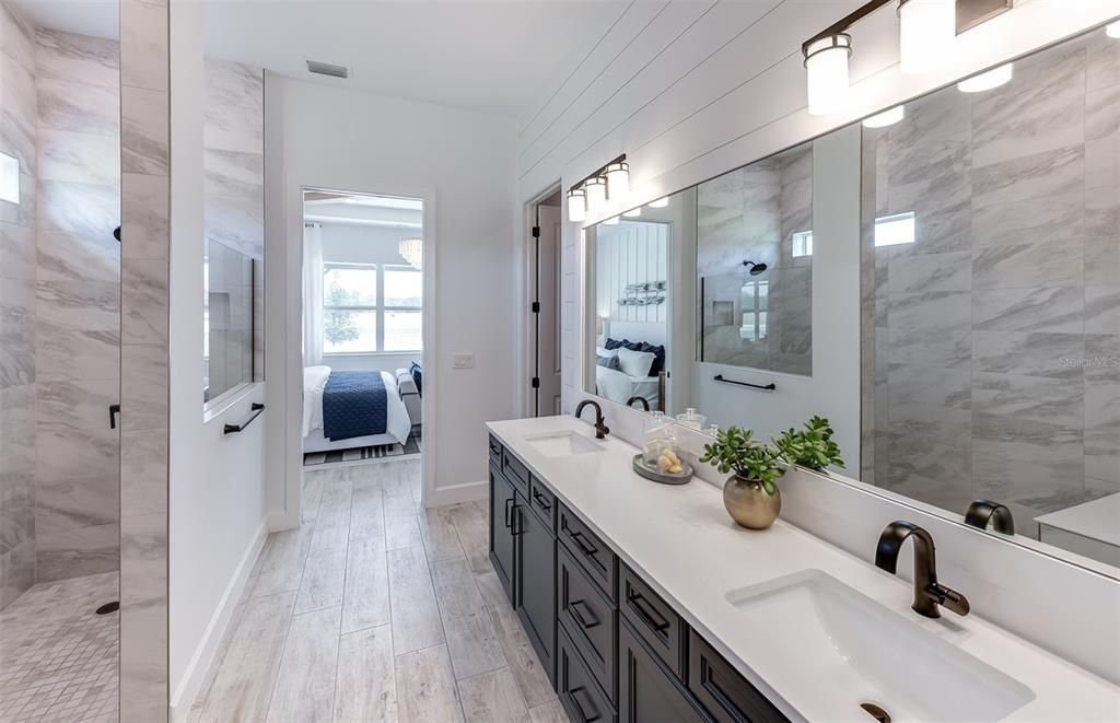 Active With Contract: $900,000 (3 beds, 3 baths, 2483 Square Feet)