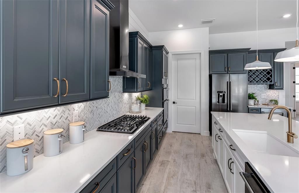 Active With Contract: $900,000 (3 beds, 3 baths, 2483 Square Feet)