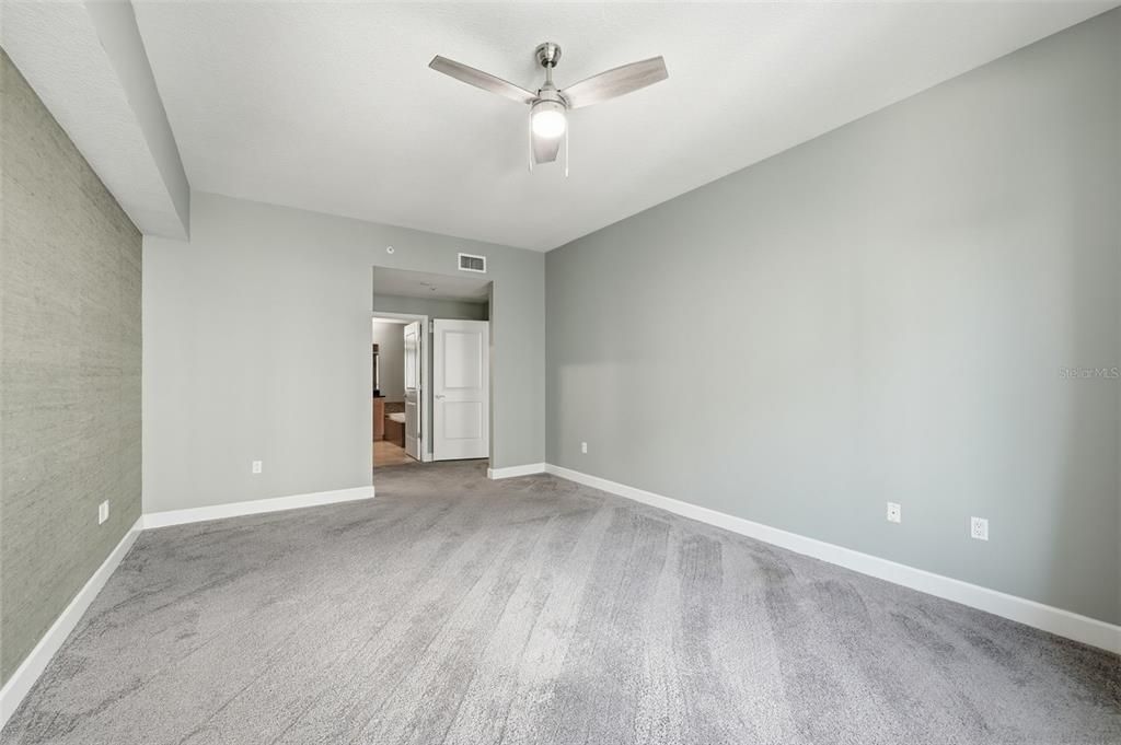 For Rent: $2,600 (1 beds, 2 baths, 1400 Square Feet)