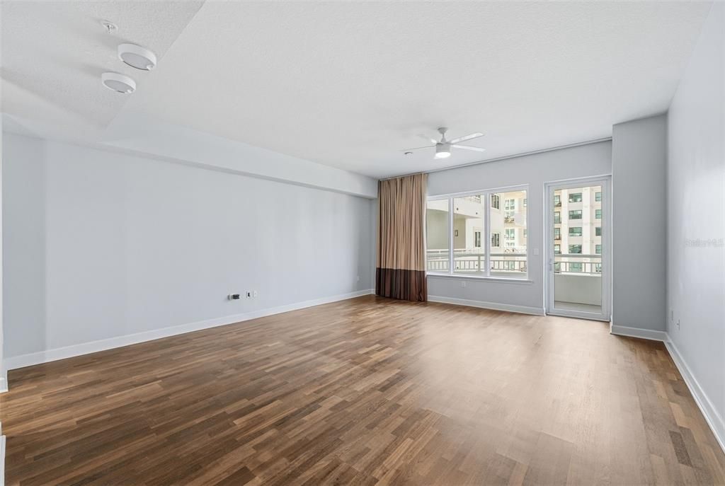 For Rent: $2,600 (1 beds, 2 baths, 1400 Square Feet)