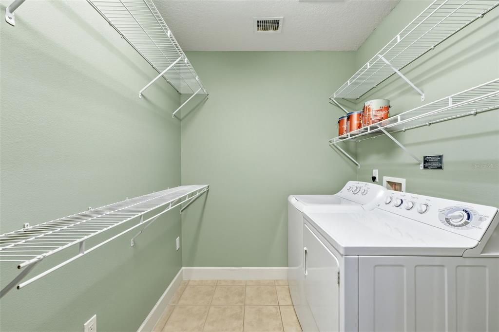 For Rent: $2,600 (1 beds, 2 baths, 1400 Square Feet)