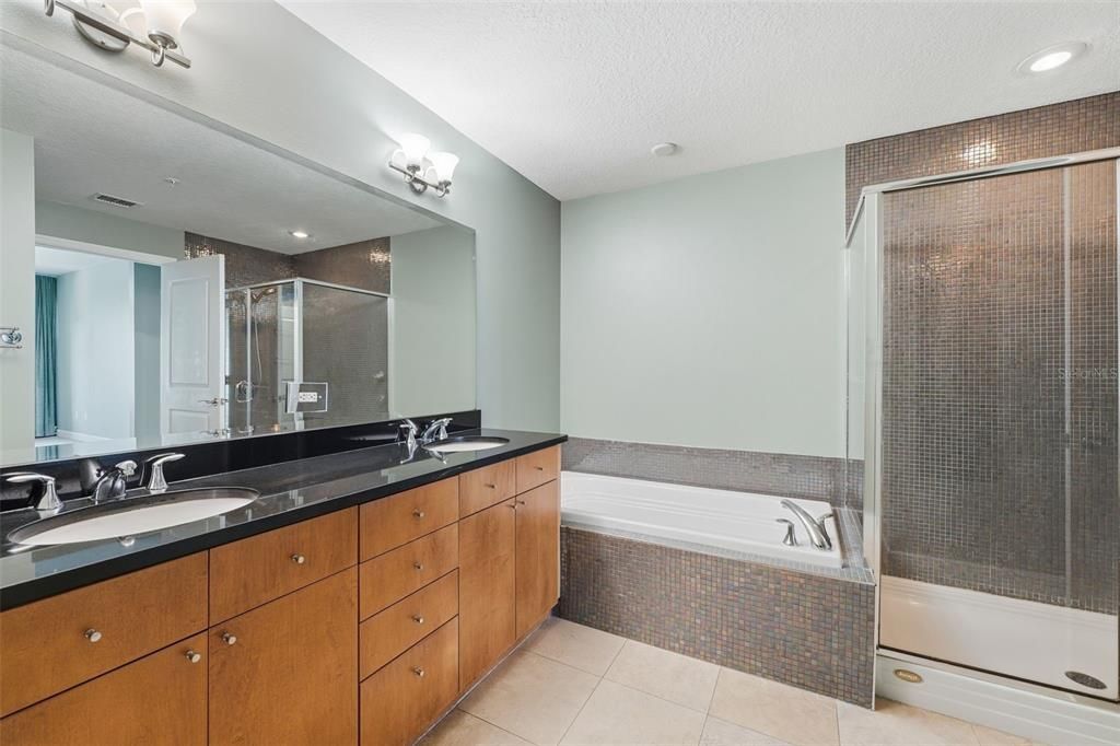 For Rent: $2,600 (1 beds, 2 baths, 1400 Square Feet)