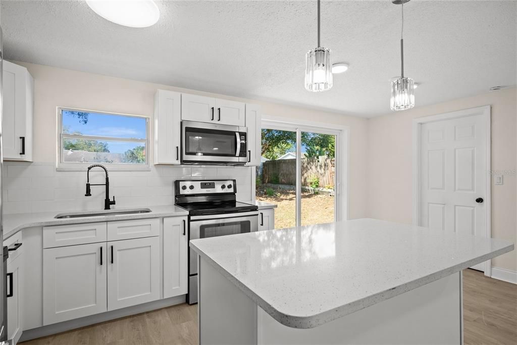 For Sale: $324,900 (3 beds, 1 baths, 900 Square Feet)