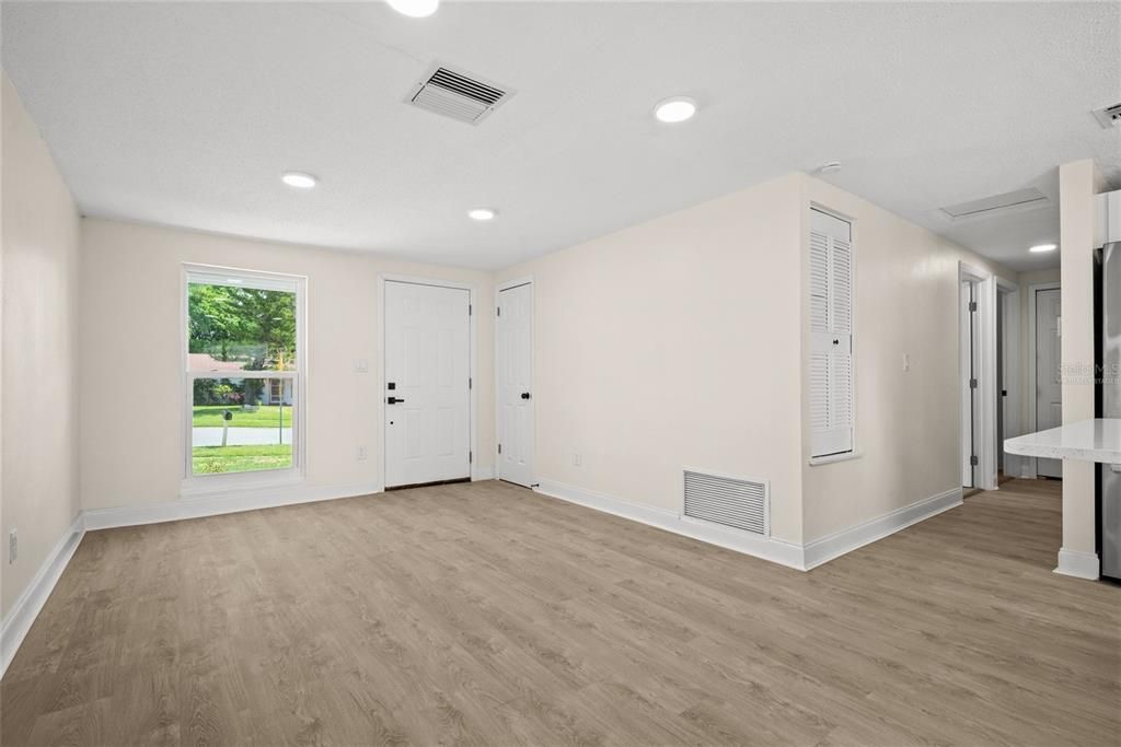 For Sale: $324,900 (3 beds, 1 baths, 900 Square Feet)