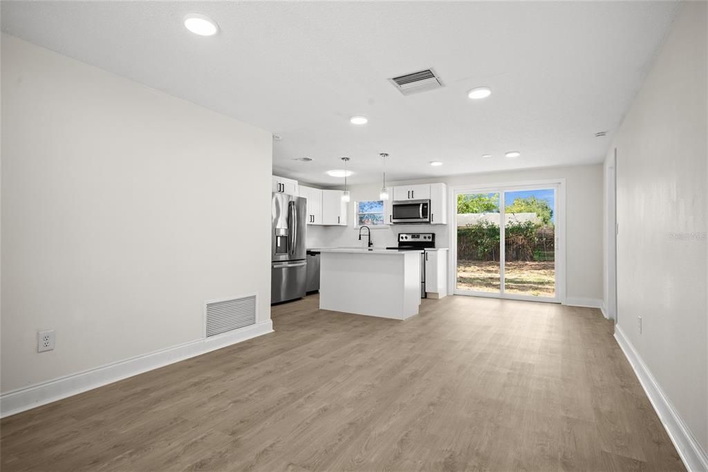 For Sale: $324,900 (3 beds, 1 baths, 900 Square Feet)