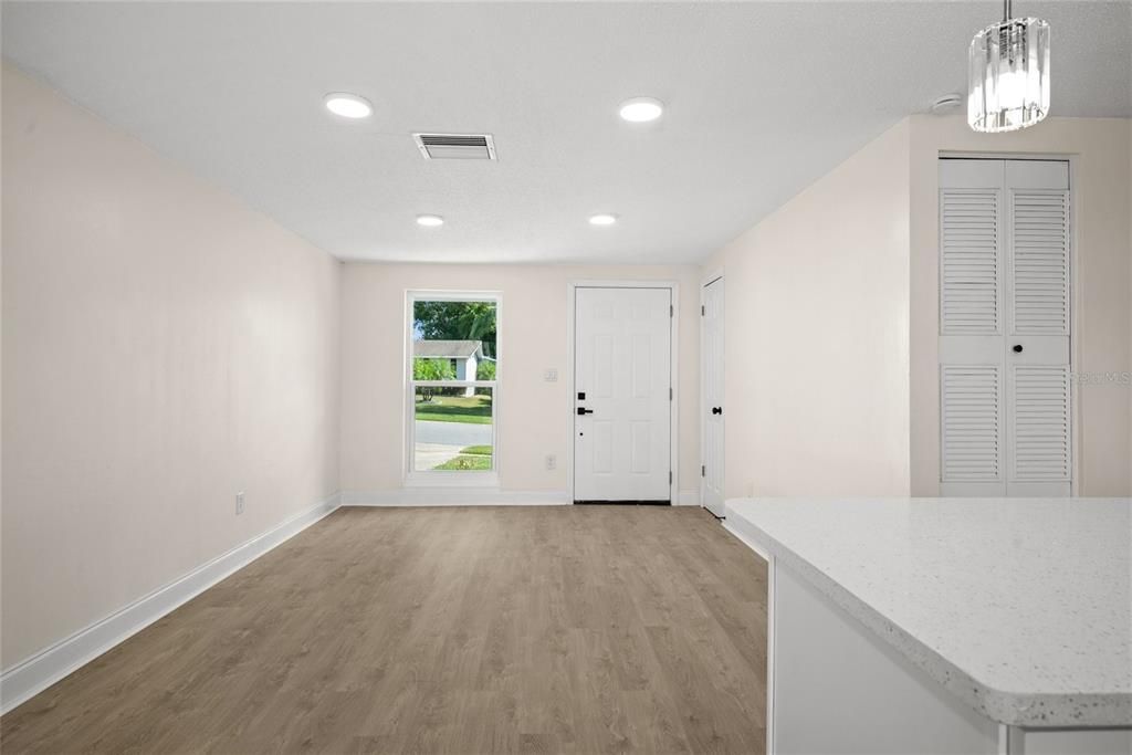 For Sale: $324,900 (3 beds, 1 baths, 900 Square Feet)