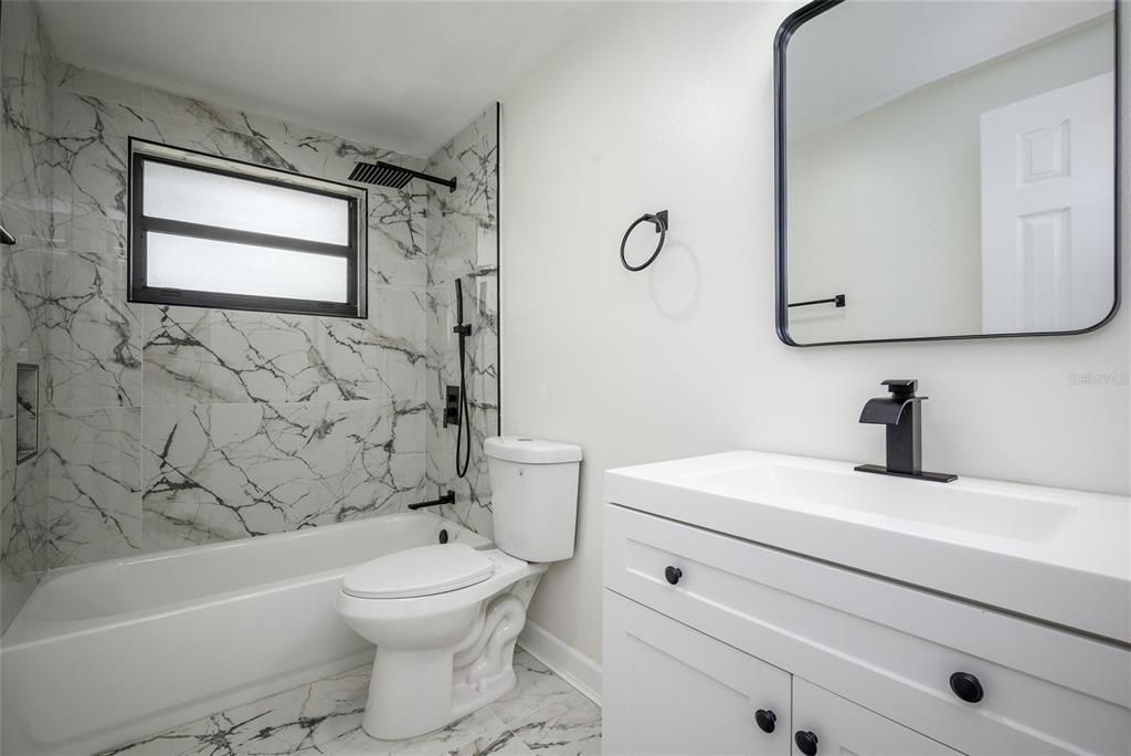 For Sale: $324,900 (3 beds, 1 baths, 900 Square Feet)