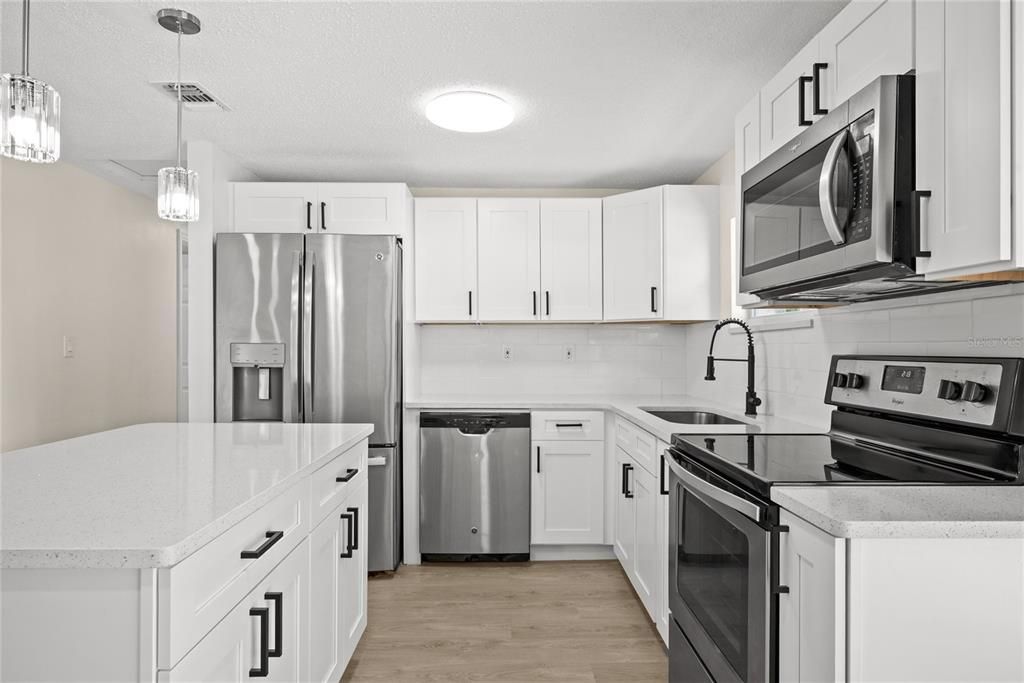 For Sale: $324,900 (3 beds, 1 baths, 900 Square Feet)