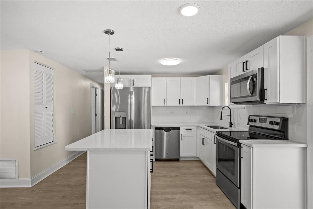 For Sale: $324,900 (3 beds, 1 baths, 900 Square Feet)