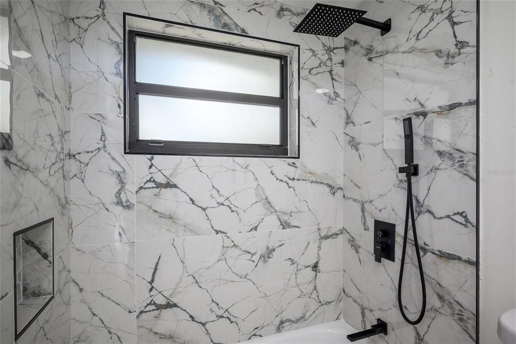 For Sale: $324,900 (3 beds, 1 baths, 900 Square Feet)