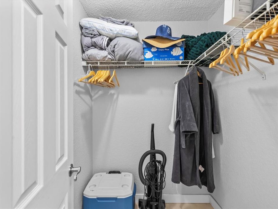 For Sale: $189,900 (2 beds, 1 baths, 945 Square Feet)