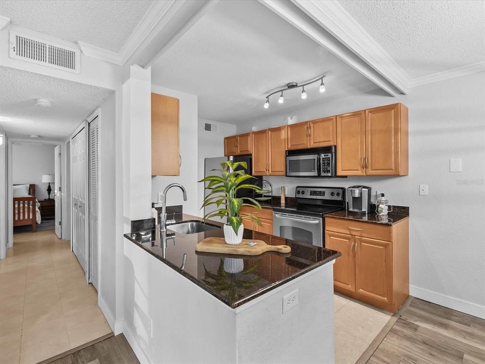 For Sale: $189,900 (2 beds, 1 baths, 945 Square Feet)