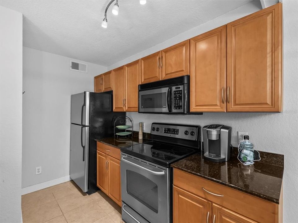 For Sale: $189,900 (2 beds, 1 baths, 945 Square Feet)