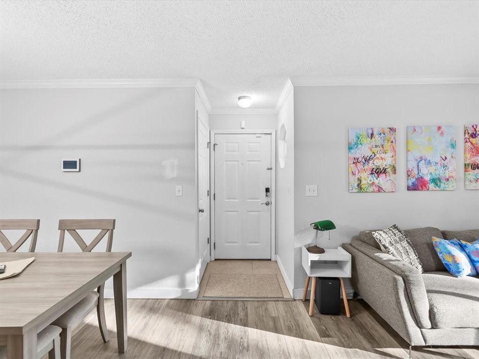 For Sale: $189,900 (2 beds, 1 baths, 945 Square Feet)