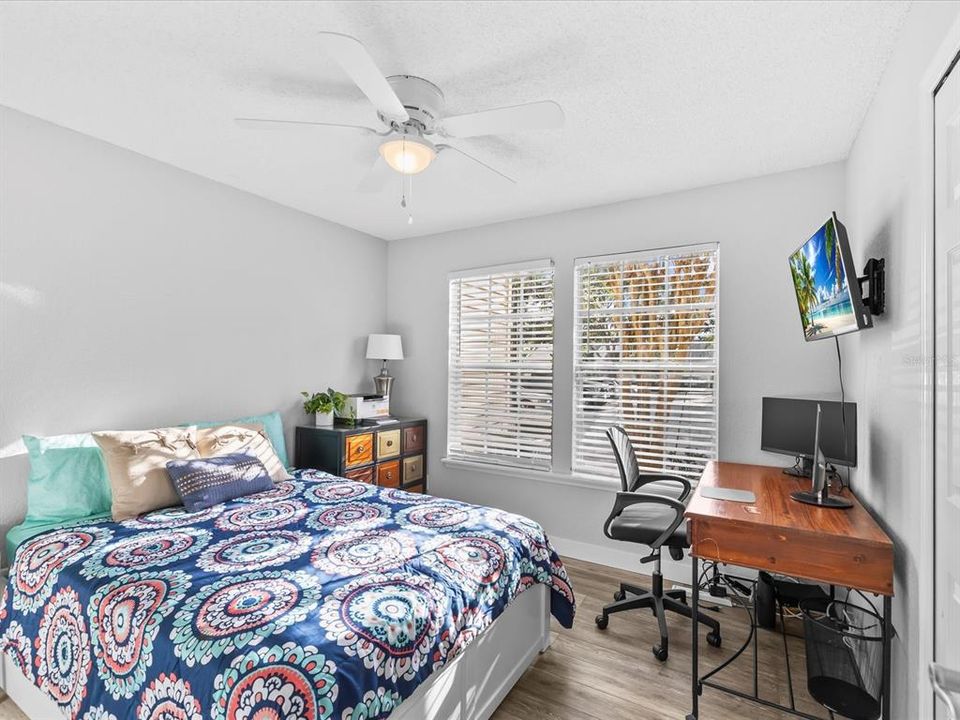 For Sale: $189,900 (2 beds, 1 baths, 945 Square Feet)