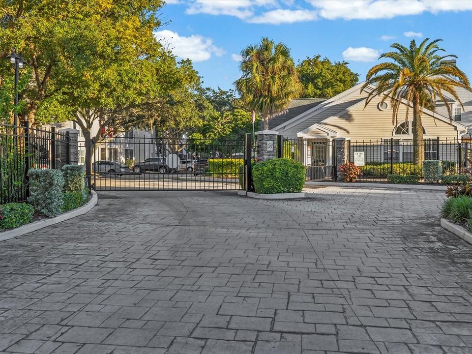 For Sale: $189,900 (2 beds, 1 baths, 945 Square Feet)