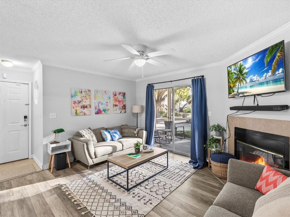 For Sale: $189,900 (2 beds, 1 baths, 945 Square Feet)