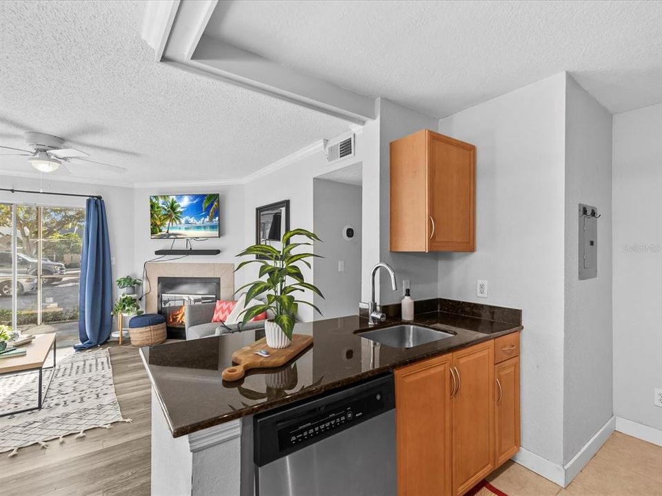 For Sale: $189,900 (2 beds, 1 baths, 945 Square Feet)