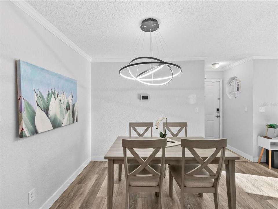 For Sale: $189,900 (2 beds, 1 baths, 945 Square Feet)