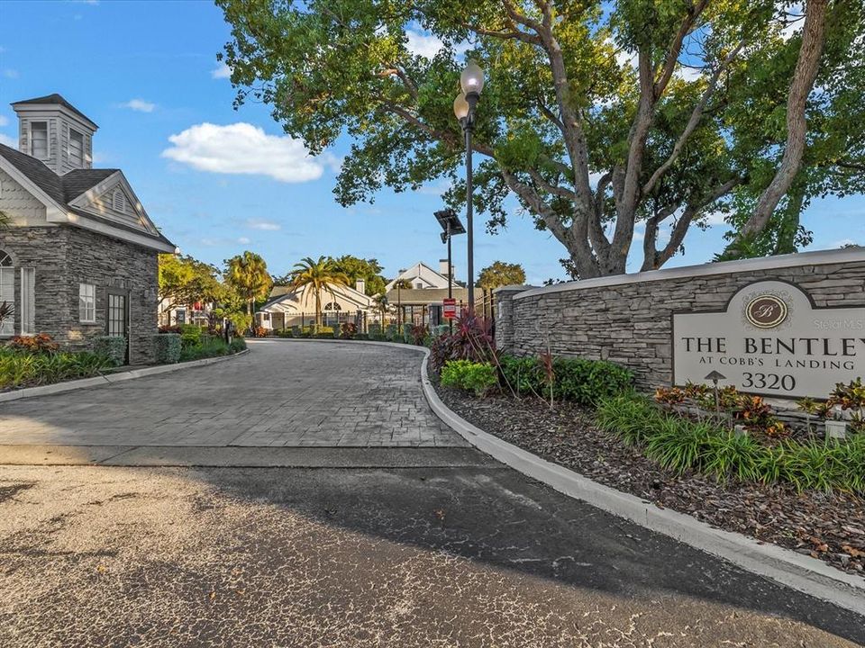 For Sale: $189,900 (2 beds, 1 baths, 945 Square Feet)