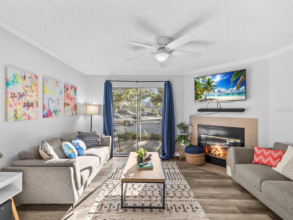 For Sale: $189,900 (2 beds, 1 baths, 945 Square Feet)