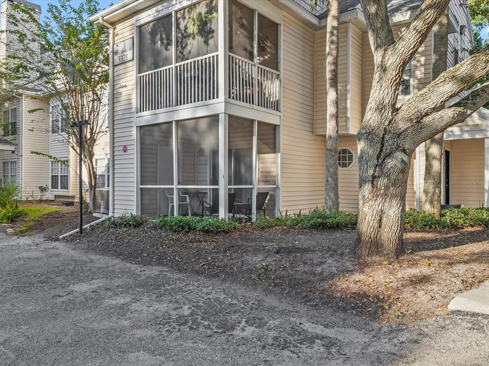 For Sale: $189,900 (2 beds, 1 baths, 945 Square Feet)