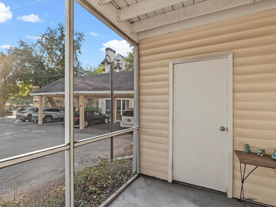 For Sale: $189,900 (2 beds, 1 baths, 945 Square Feet)