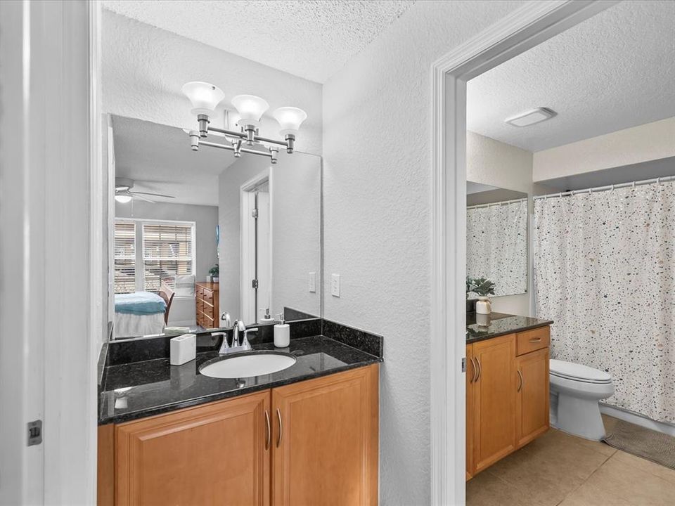 For Sale: $189,900 (2 beds, 1 baths, 945 Square Feet)