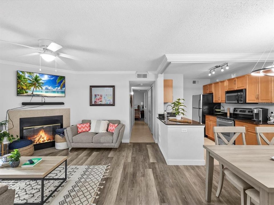 For Sale: $189,900 (2 beds, 1 baths, 945 Square Feet)