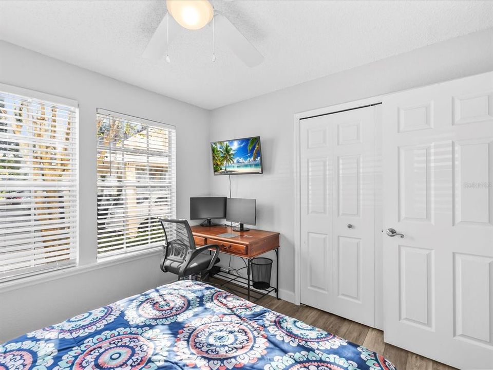 For Sale: $189,900 (2 beds, 1 baths, 945 Square Feet)