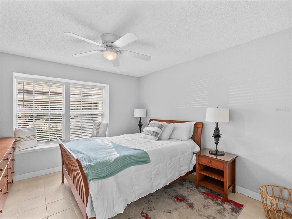 For Sale: $189,900 (2 beds, 1 baths, 945 Square Feet)