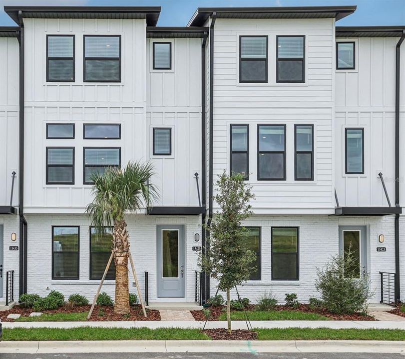 Active With Contract: $465,990 (3 beds, 3 baths, 2072 Square Feet)