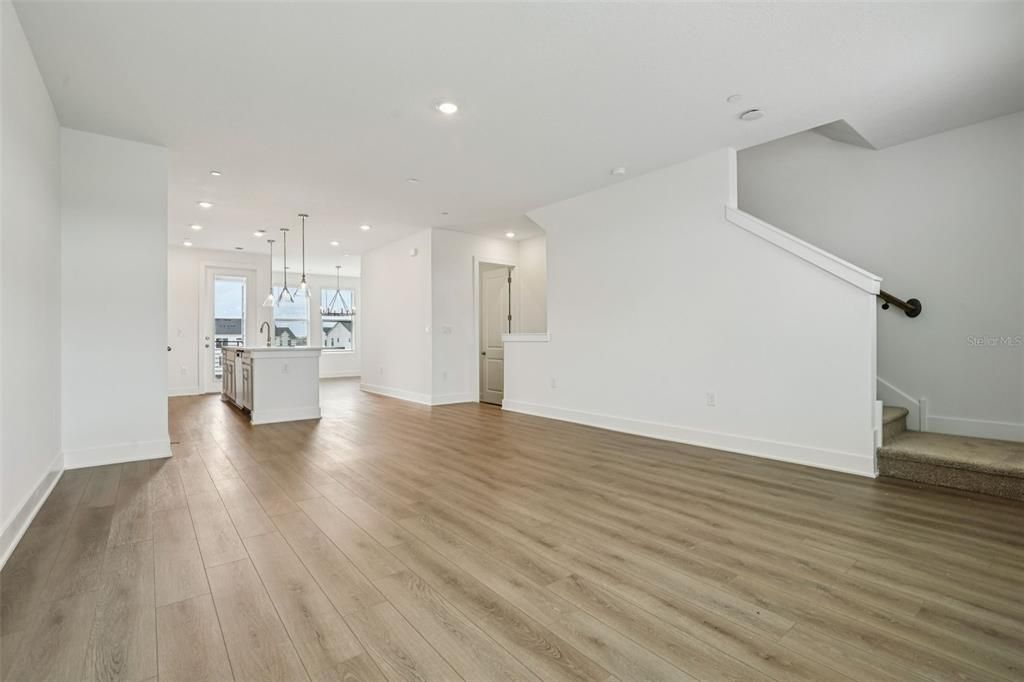 Active With Contract: $465,990 (3 beds, 3 baths, 2072 Square Feet)