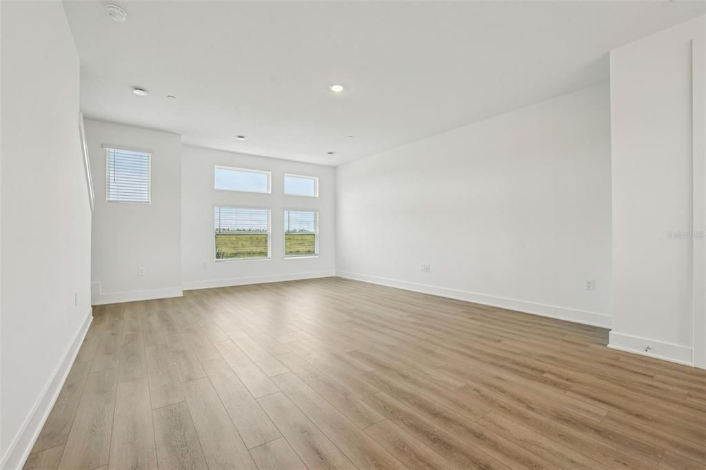 Active With Contract: $465,990 (3 beds, 3 baths, 2072 Square Feet)